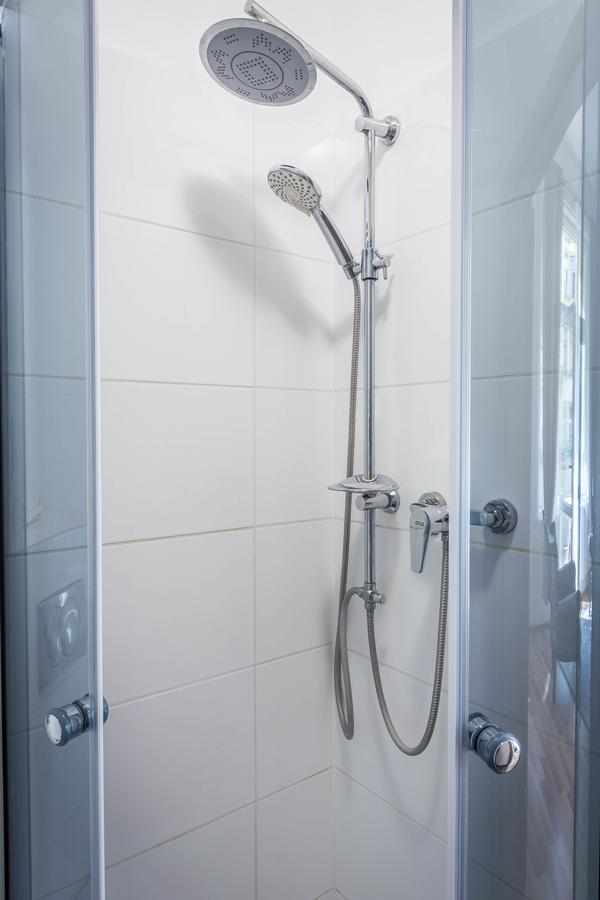 Fragola Budget Apartments & Rooms Krakow Bagian luar foto