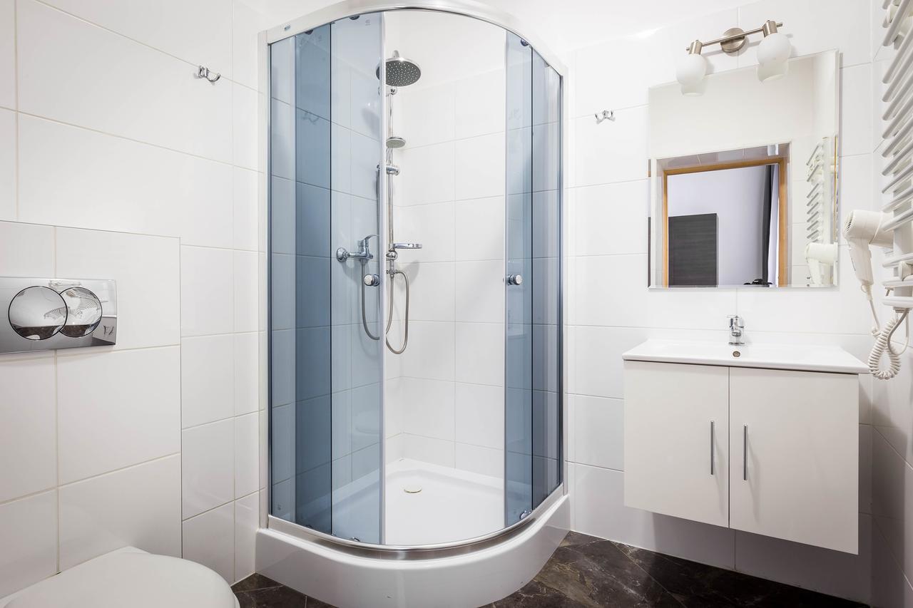 Fragola Budget Apartments & Rooms Krakow Bagian luar foto