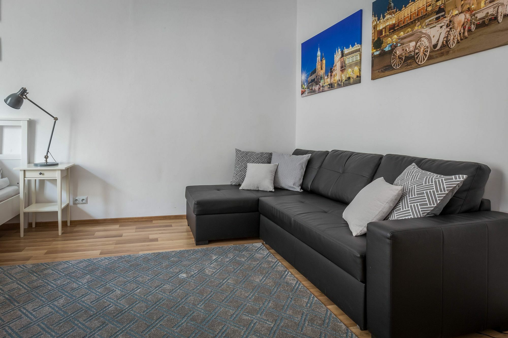 Fragola Budget Apartments & Rooms Krakow Bagian luar foto